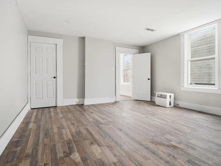 540 Grand Ave — Photo 16
