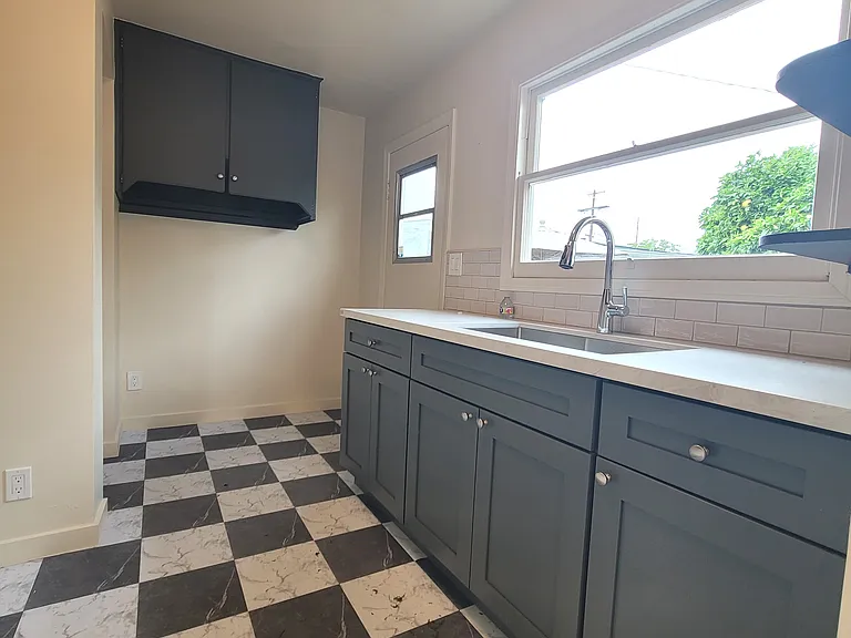 1913 Griffin Ave #B — Photo 7