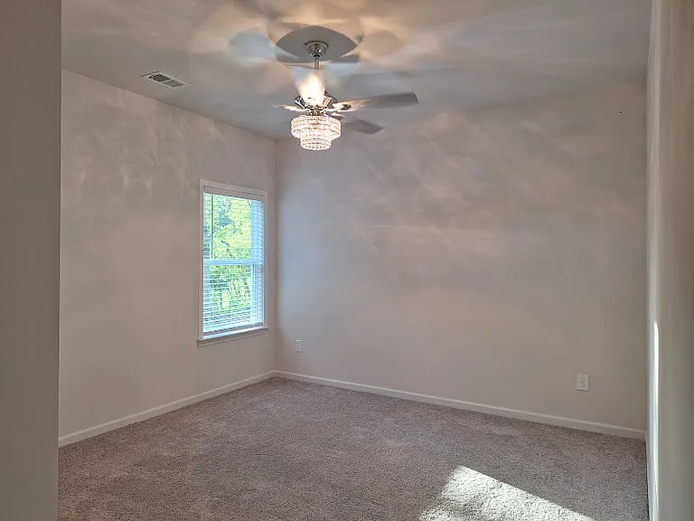 160 Marion Dr — Photo 31