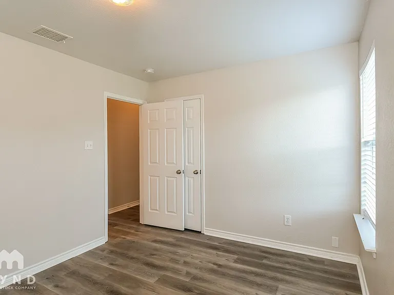 7016 Seton Hall Dr — Photo 13