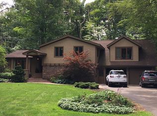 17226 Burkshire Dr, Grand Haven, MI 49417