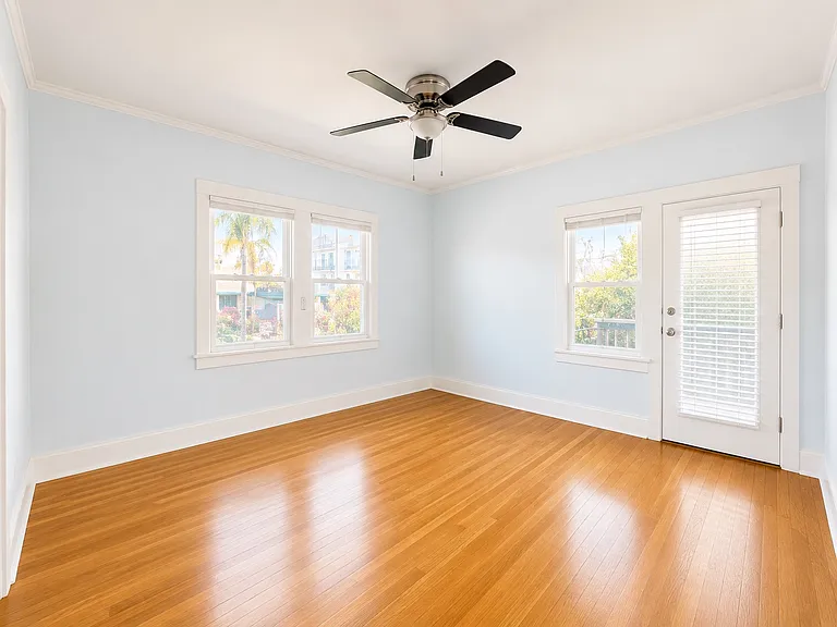 361 S Berendo St — Photo 12