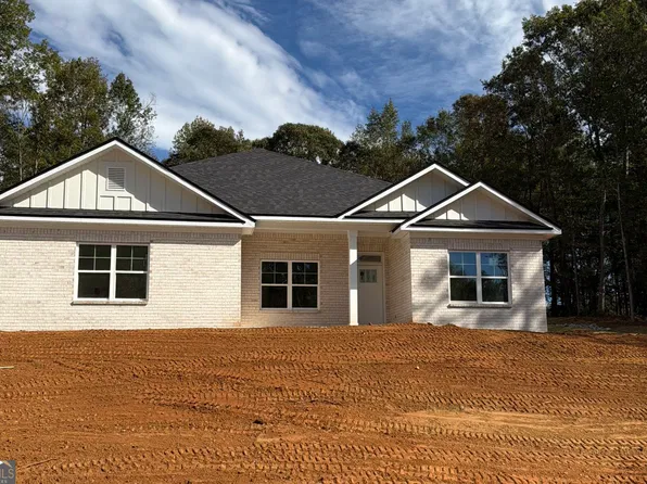 329 Blackberry Ct, Pendergrass, GA 30567