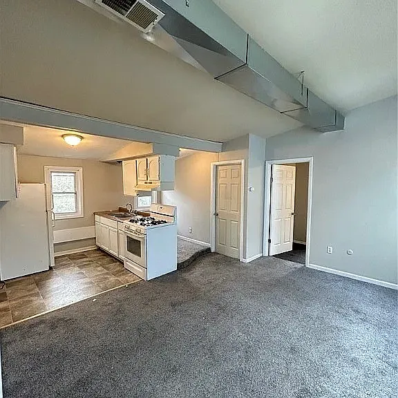 109 Progressive Ave — Photo 2