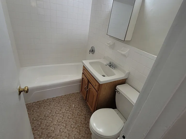 2875 Bainbridge Ave #A7 — Photo 11