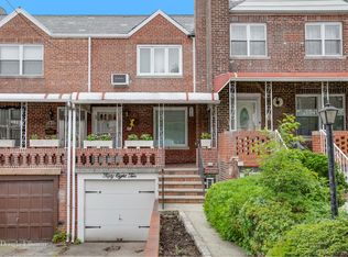 5810 80th St, Middle Village, NY 11379