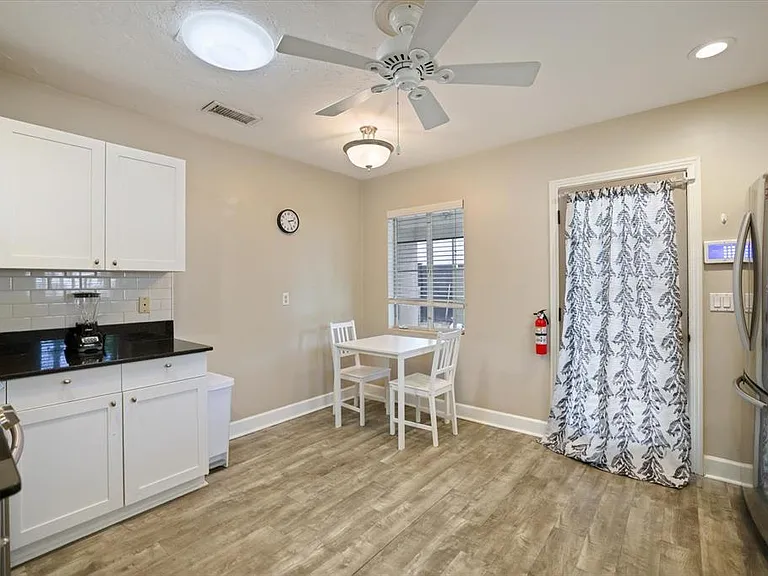 2126 Hyde Park St — Photo 5
