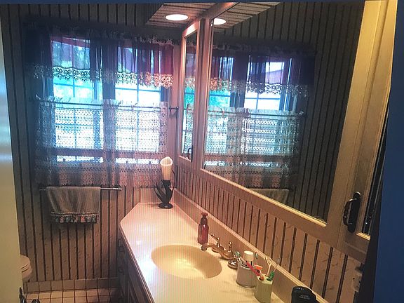 5th image of 9804 Chatham Ave