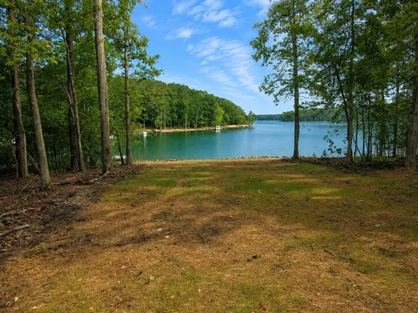 143 Shoreline Dr, Manson, NC 27553