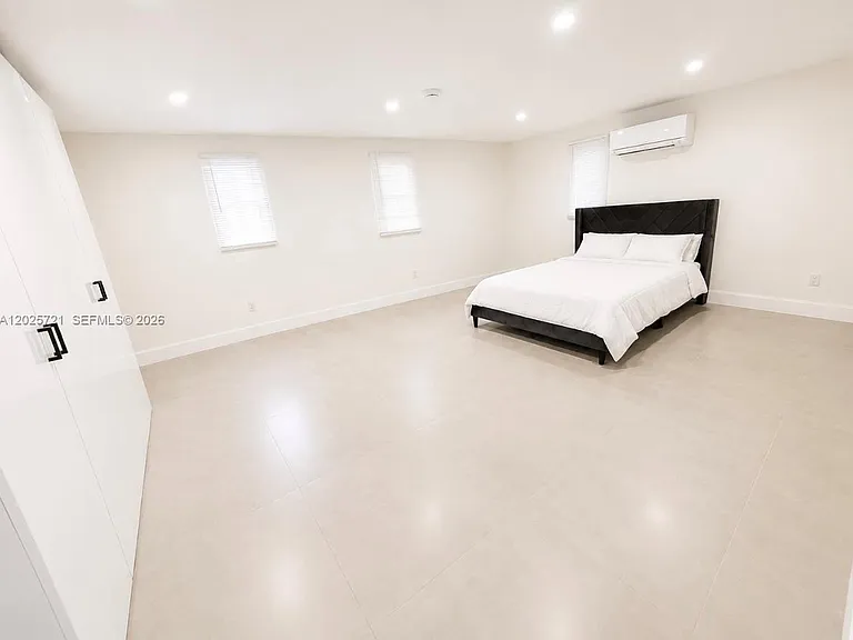4125 N 32nd Ct — Photo 6