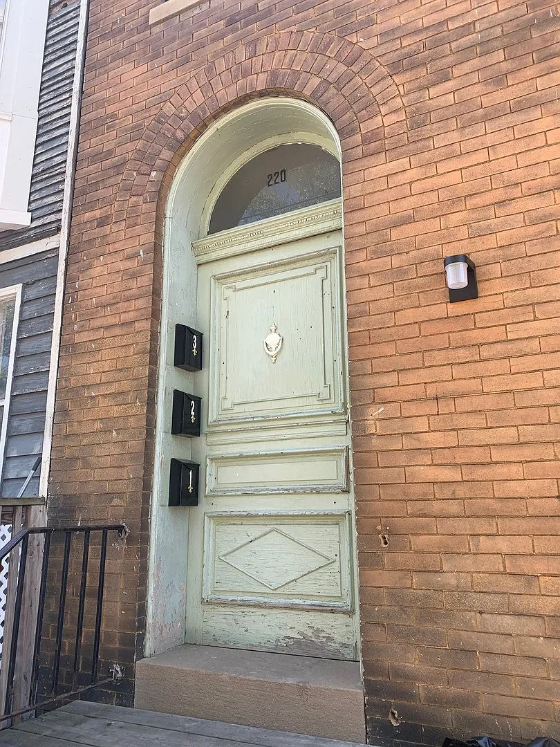 2 bedroom 3rd Floor in Downtown -York City SD — Photo 1