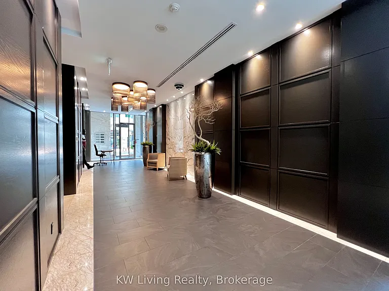 21 Scollard St #203 — Photo 16