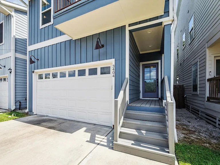 3404 Castor St — Photo 2
