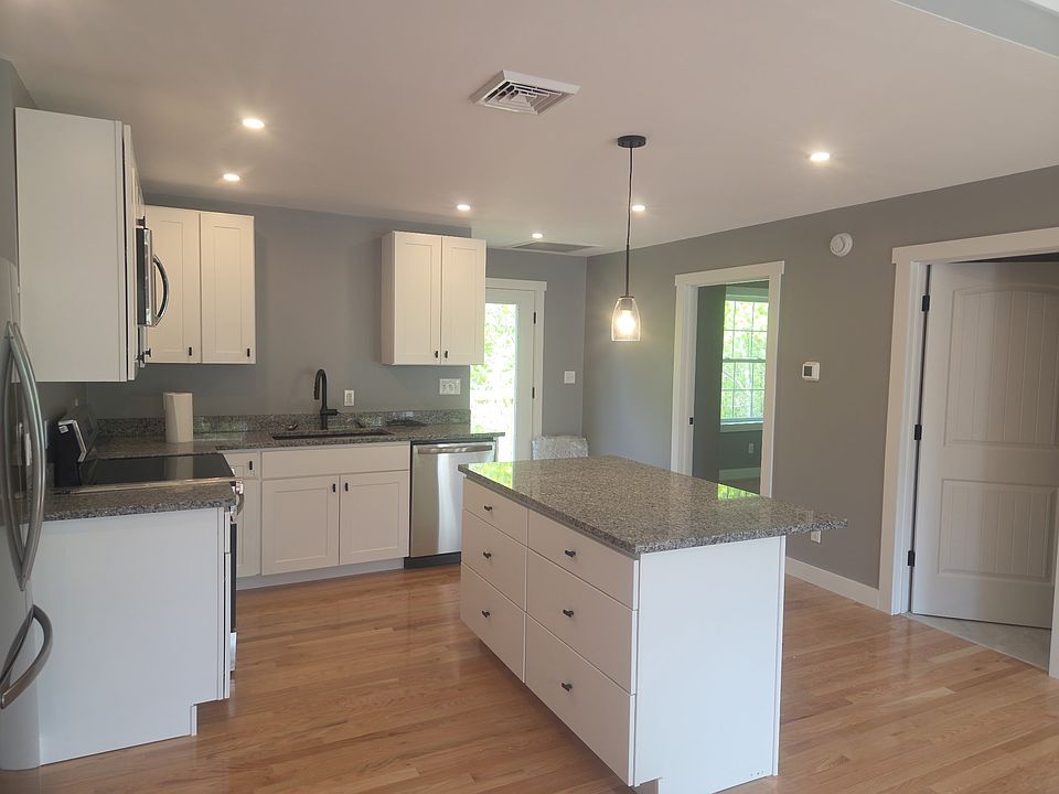 1st image of 6 Clarks Farm Dr