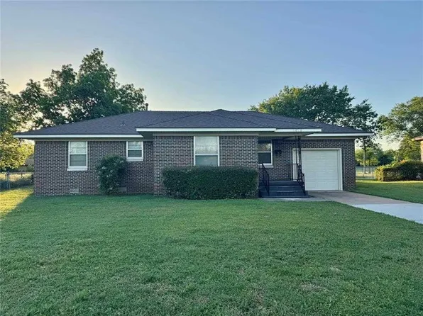 1618 NW 24th St, Lawton, OK 73505