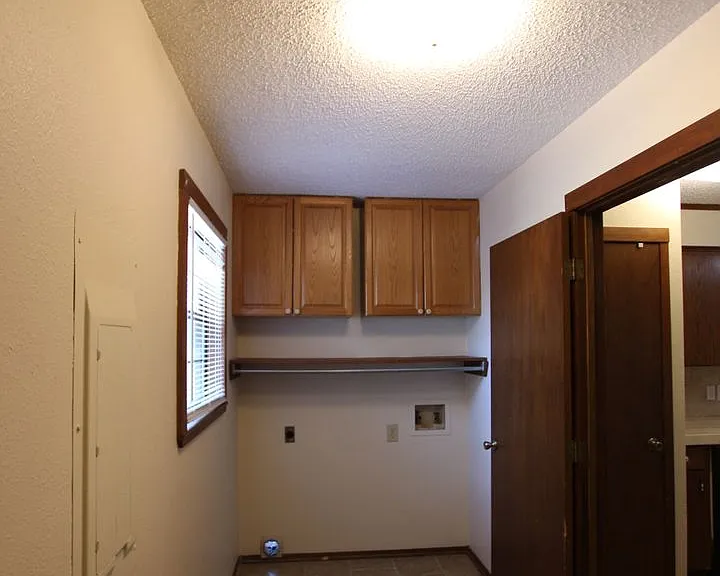 3211 S Donnybrook Ave — Photo 12