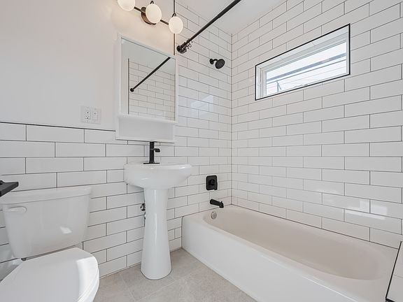 5th image of 640 Santa Clara Ave APT 6