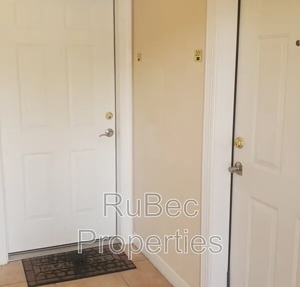 1931 J N Pease Pl #202 — Photo 4