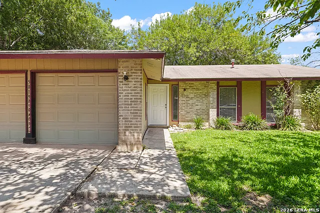4 bed, 2.0 bath, 1307 sqft, $1,595 — Photo 2