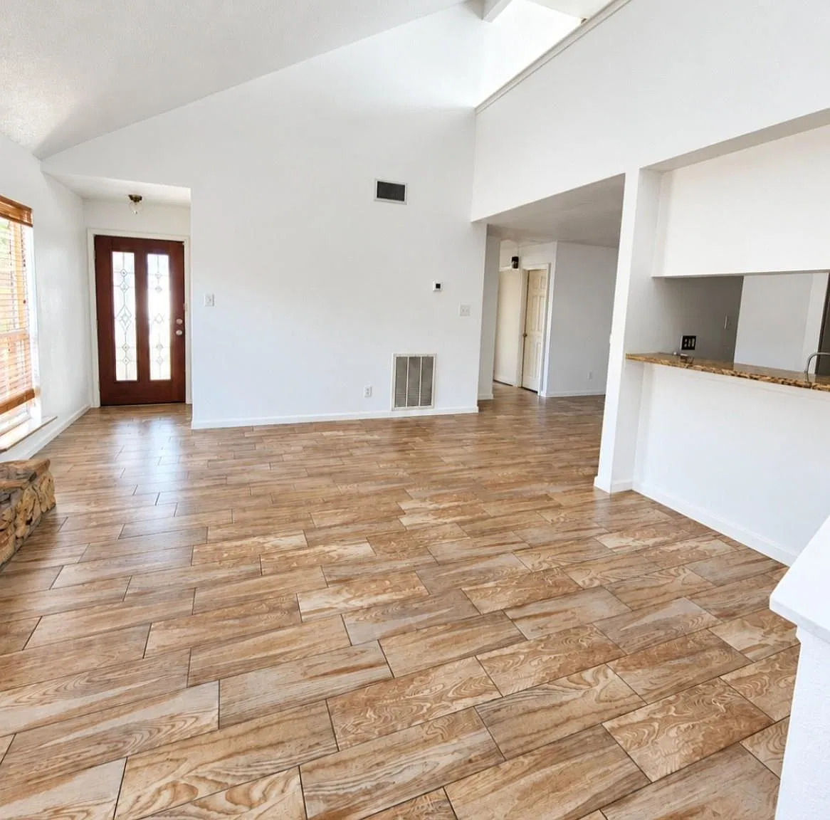 2 bed, 2.0 bath, 1244 sqft, $1,700 — Photo 2