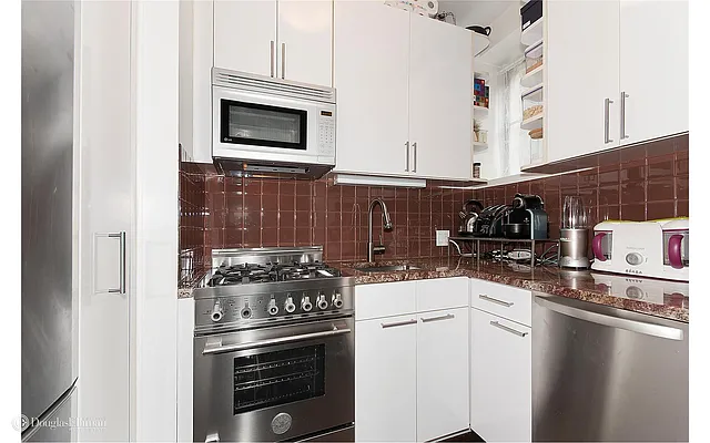 Sold by Douglas Elliman | media 21