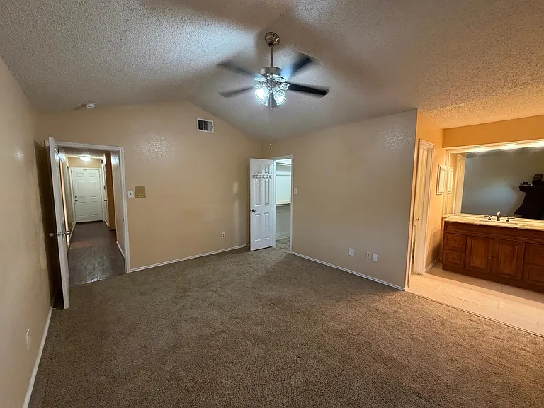 3901 Las Brisas Dr — Photo 32