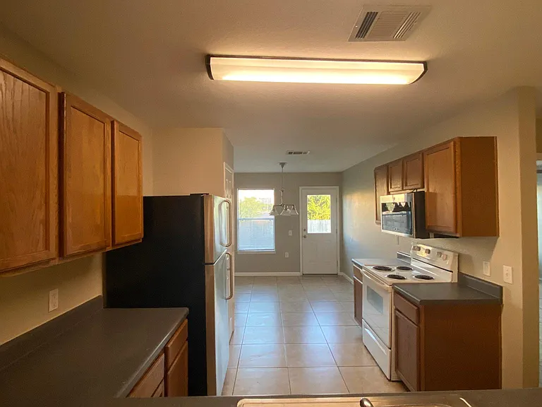 1429 Coriander Dr — Photo 10