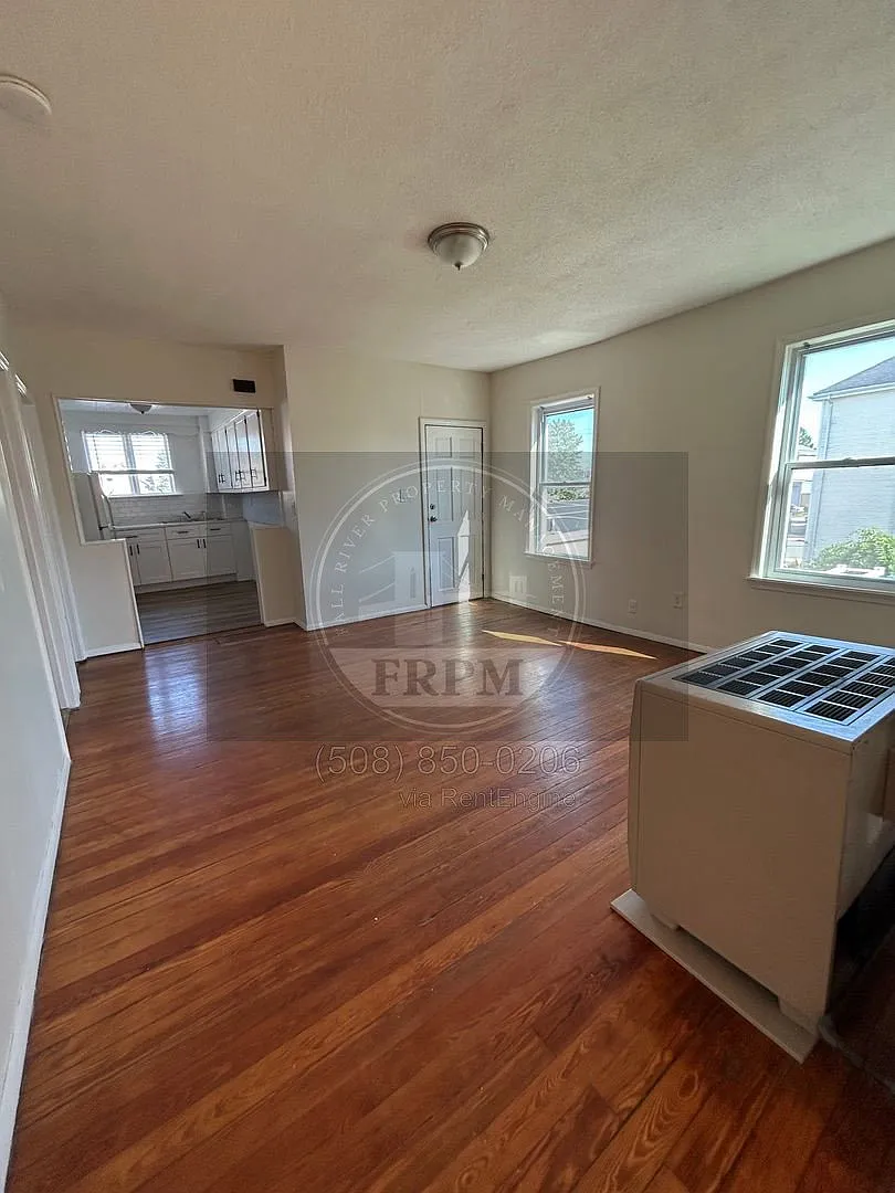 3 bed, 1.0 bath, $1,900 — Photo 4