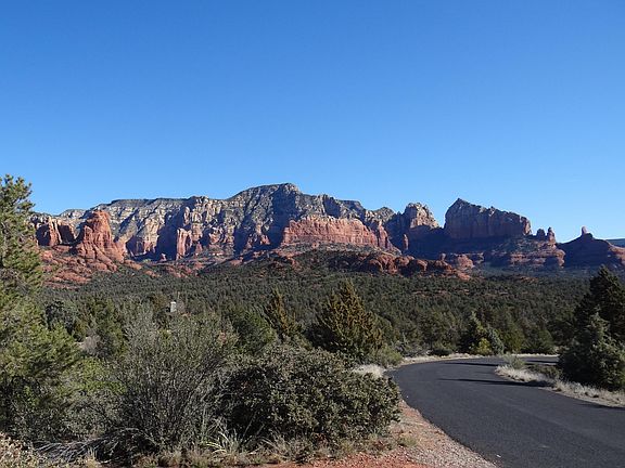3rd image of 25 Sedona Heights Ln