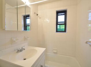 20316 43rd Ave APT 3B, Bayside, NY 11361