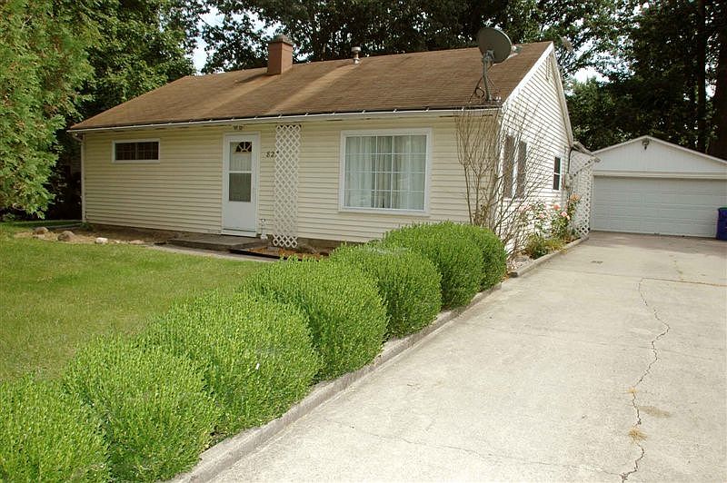 1st image of 827 Courtney Dr