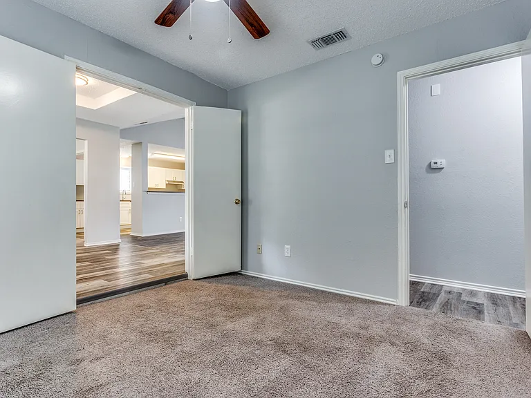 209 W Schreiber St — Photo 10