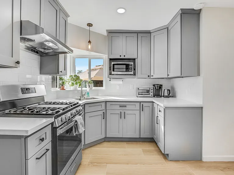 533 N Cerritos Ave — Photo 18