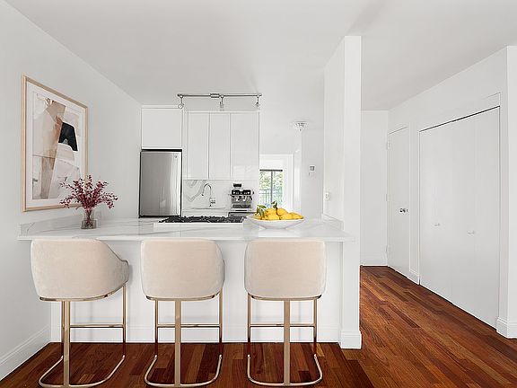 2nd image of 164 Bank St APT 4A