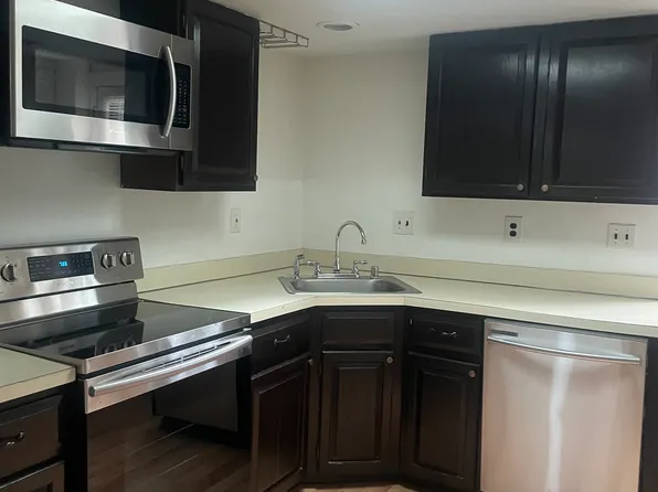 717 W 10th St APT 2, Wilmington, DE 19801