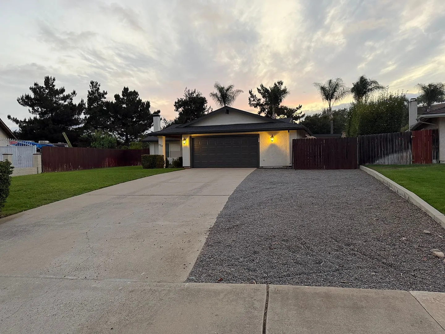 3-bed 2 bath home with extra room — Photo 1