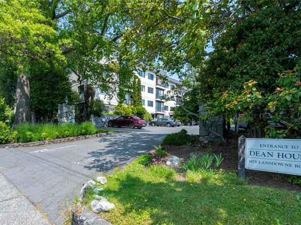 1875 Lansdowne Rd #201, Saanich, BC V8P 1A9