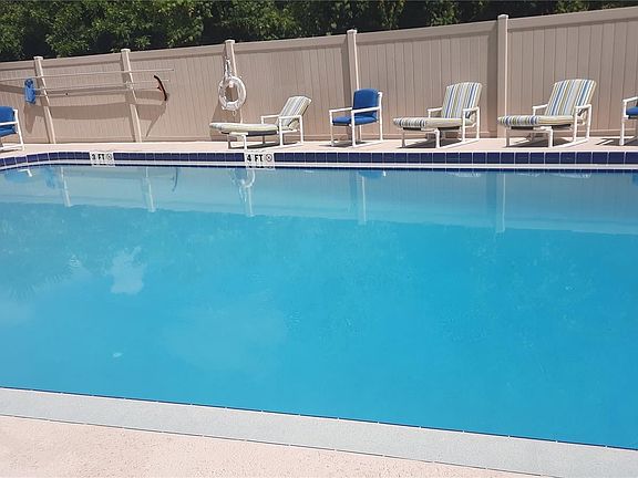 4th image of 37 Village Dr #37