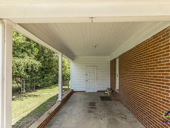 4th image of 110 Briardale Ave