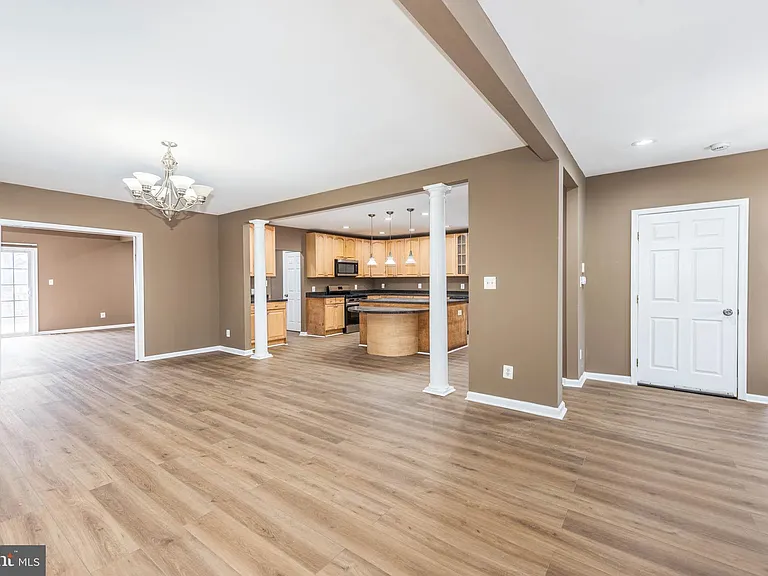 4021 Barrington Rd — Photo 4
