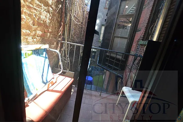 Rented by City Stop Realty | media 9