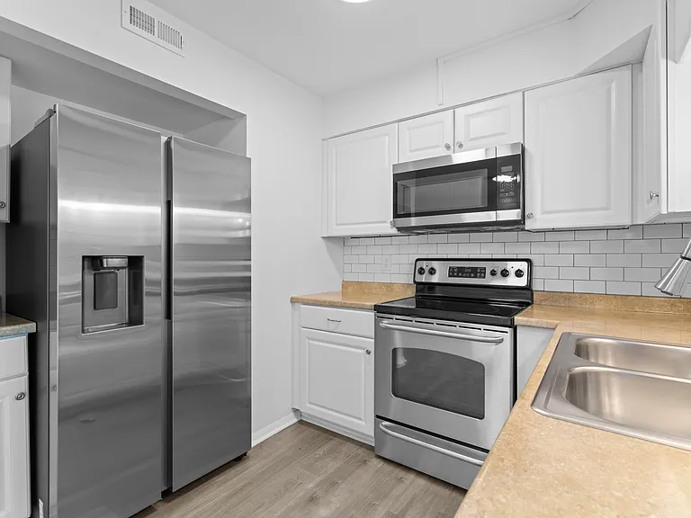 1208 Manassas Ct — Photo 1