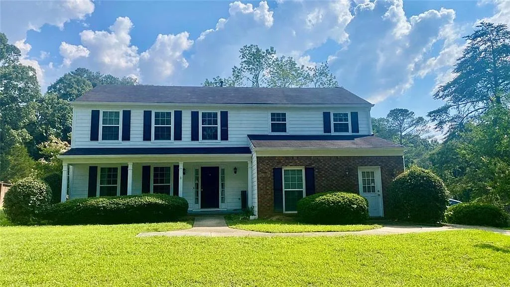 4 bed, 2.5 bath, 2644 sqft, $2,995 — Photo 1