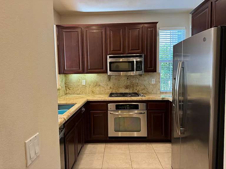 10410 Duxbury Ln #6 — Photo 8