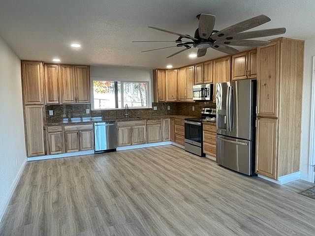 1st image of 4628 Acacia Way