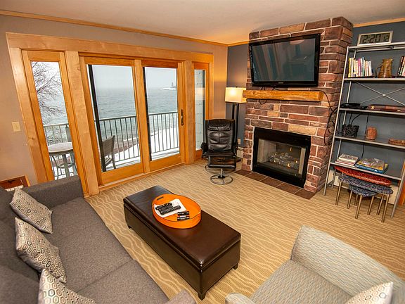 3rd image of 21 E Wisconsin St #304
