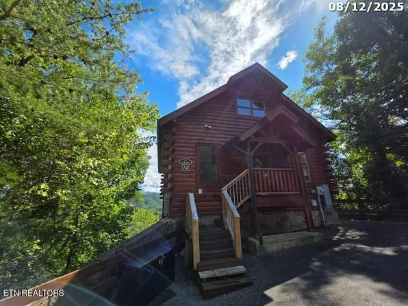 2709 Misty Blue Mountain Dr, Sevierville, TN 37876