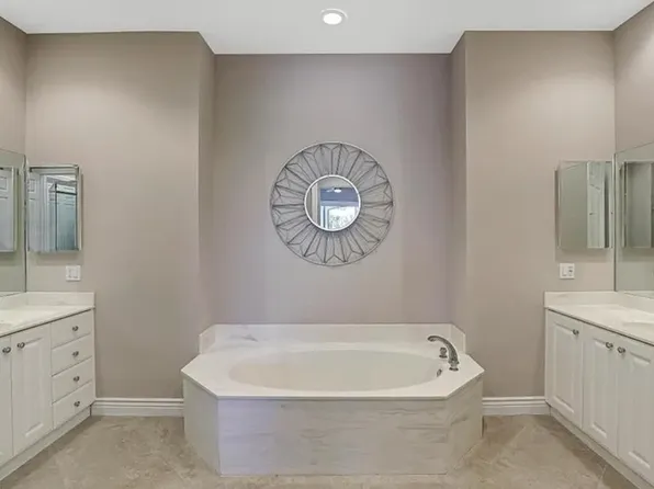 3695 Montreux Ln APT 202, Naples, FL 34114