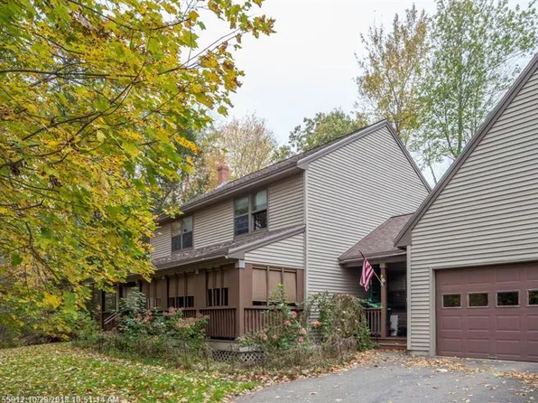 33 Oakwood Ln, Kennebunk, ME 04043