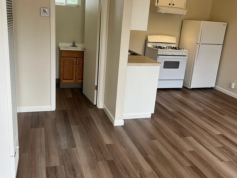 532 Rochex Ave — Photo 5